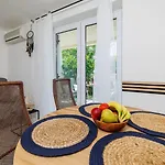 Komfortables Nur 300 Meter Zum Mit Liegestuhl, Bbq, Parkplatz Appartement