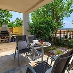 Komfortables Nur 300 Meter Zum Mit Liegestuhl, Bbq, Parkplatz Dramalj