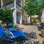 Komfortables Nur 300 Meter Zum Mit Liegestuhl, Bbq, Parkplatz Dramalj