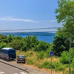 Komfortables Nur 300 Meter Zum Mit Liegestuhl, Bbq, Parkplatz Dramalj