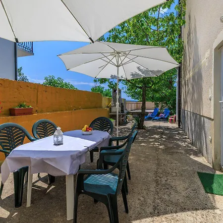 Komfortables Nur 300 Meter Zum Mit Liegestuhl, Bbq, Parkplatz Apartamento