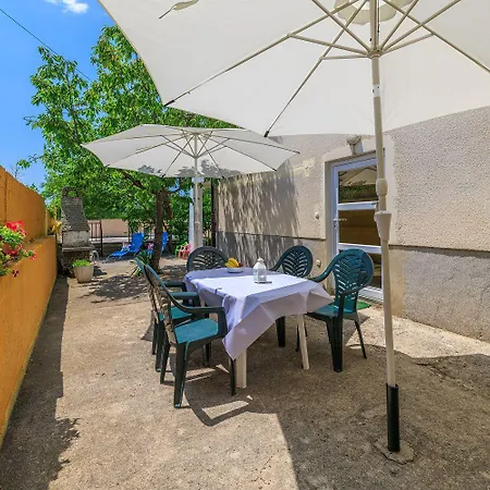 Komfortables Nur 300 Meter Zum Mit Liegestuhl, Bbq, Parkplatz
