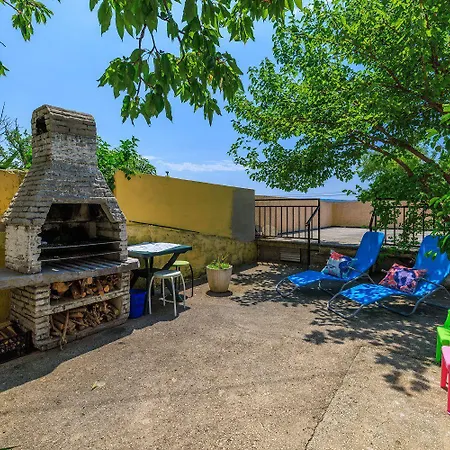 Komfortables Nur 300 Meter Zum Mit Liegestuhl, Bbq, Parkplatz Dramalj