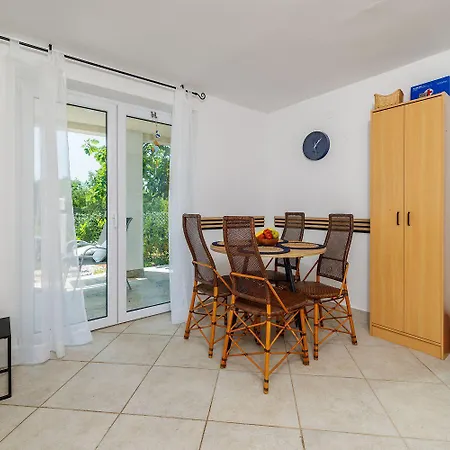 Komfortables Nur 300 Meter Zum Mit Liegestuhl, Bbq, Parkplatz *