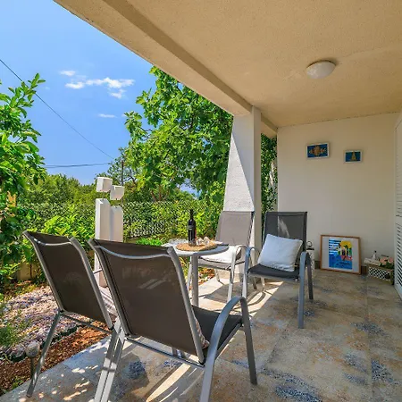 Komfortables Nur 300 Meter Zum Mit Liegestuhl, Bbq, Parkplatz
