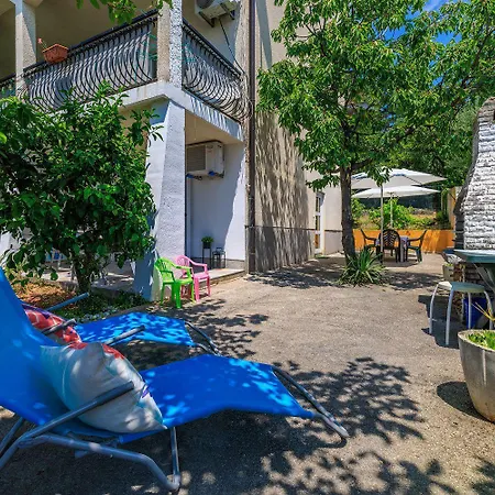 Komfortables Nur 300 Meter Zum Mit Liegestuhl, Bbq, Parkplatz Dramalj