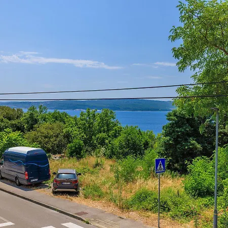 Komfortables Nur 300 Meter Zum Mit Liegestuhl, Bbq, Parkplatz Dramalj