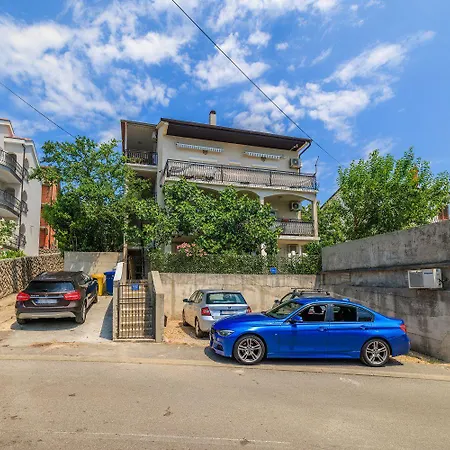 Komfortables Nur 300 Meter Zum Mit Liegestuhl, Bbq, Parkplatz Apartamento Dramalj