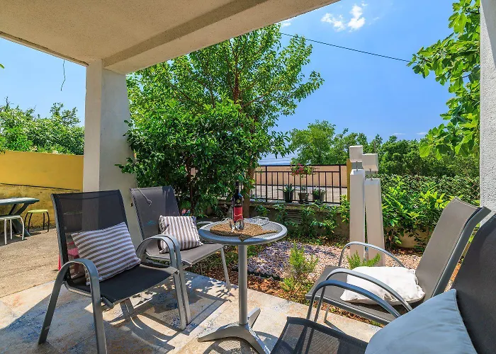 Komfortables Nur 300 Meter Zum Mit Liegestuhl, Bbq, Parkplatz Apartamento