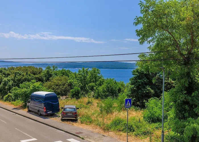 Komfortables Nur 300 Meter Zum Mit Liegestuhl, Bbq, Parkplatz Dramalj