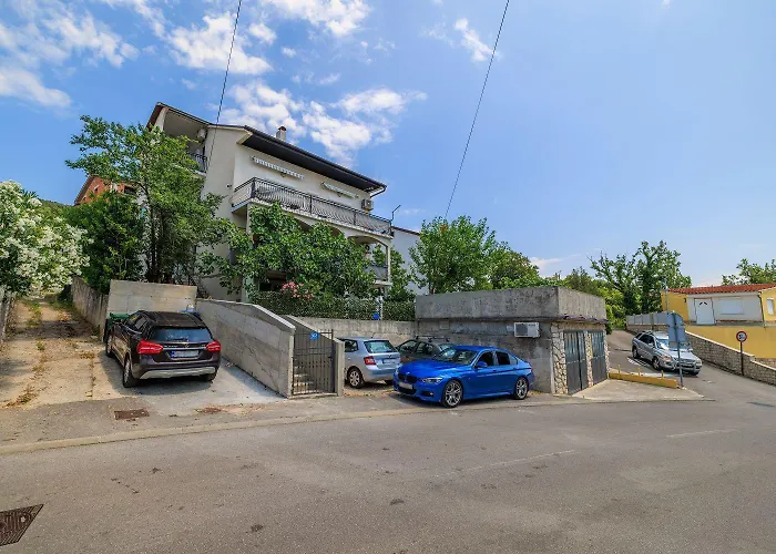 Komfortables Nur 300 Meter Zum Mit Liegestuhl, Bbq, Parkplatz * Dramalj