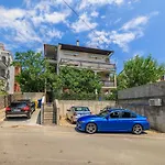 Komfortables Nur 300 Meter Zum Mit Liegestuhl, Bbq, Parkplatz דירה דראמליי