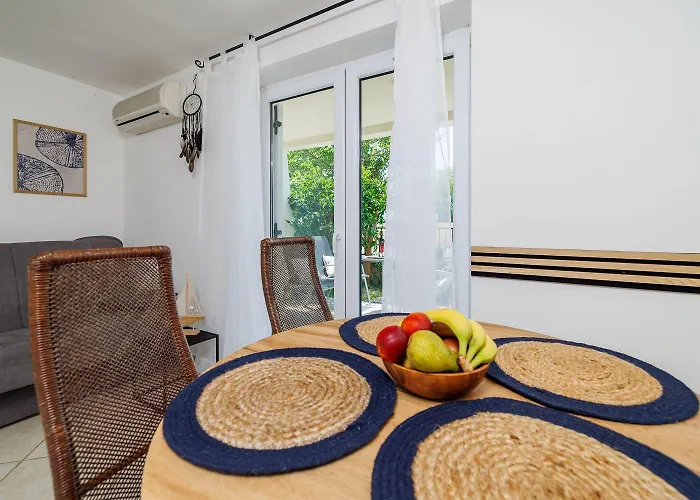 Komfortables Nur 300 Meter Zum Mit Liegestuhl, Bbq, Parkplatz Apartment