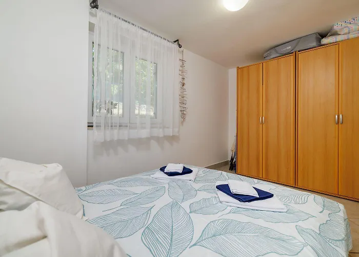 Komfortables Nur 300 Meter Zum Mit Liegestuhl, Bbq, Parkplatz * Dramalj