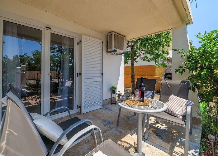 Komfortables Nur 300 Meter Zum Mit Liegestuhl, Bbq, Parkplatz Apartment Dramalj