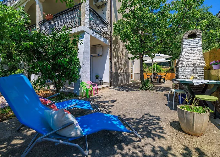 Komfortables Nur 300 Meter Zum Mit Liegestuhl, Bbq, Parkplatz Dramalj